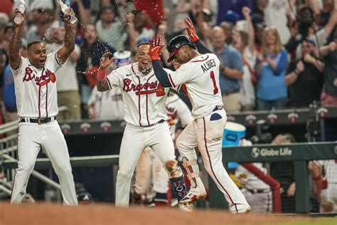 Albies leads Braves against the Mets after 4-hit game